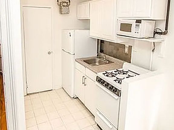 3rd image of 221 E 35th St #3W