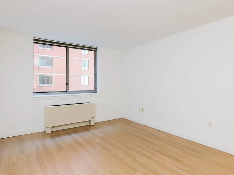 400 W 37th St #7R — Photo 70