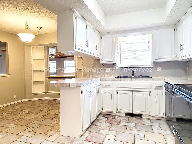 740 Royal Ln — Photo 8