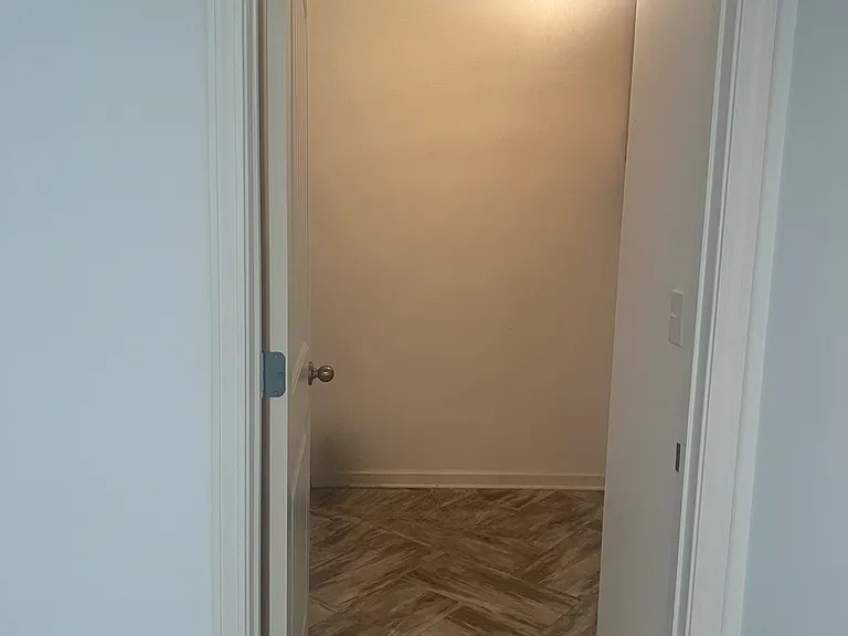 4599 Woodford Cir — Photo 15