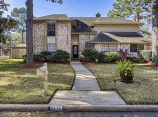 15839 Knoll Lake Dr, Houston, TX 77095