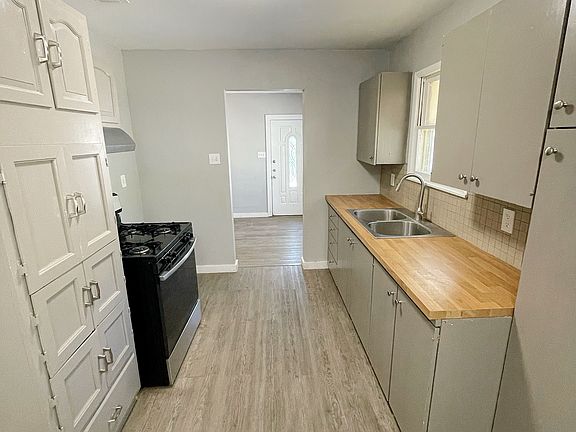 3rd image of 454 Anton Dr