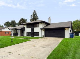 3748 S Beverly Hills Dr, Toledo, OH 43614