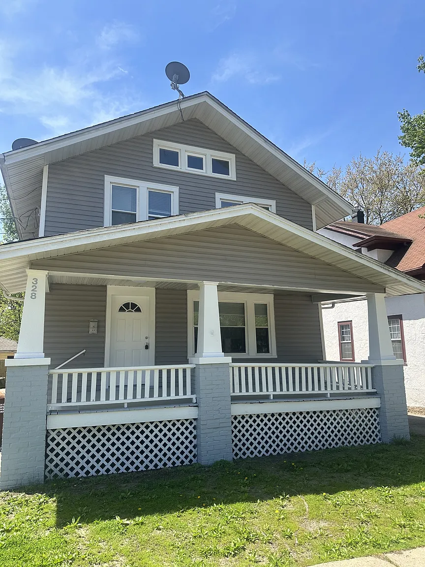328 Churchill St photo 1
