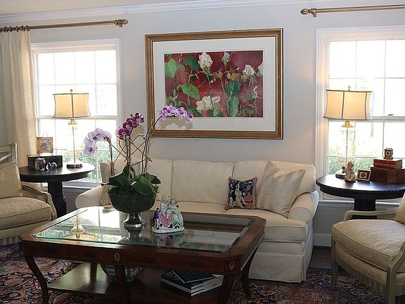 Living Room, enjoy the sun!