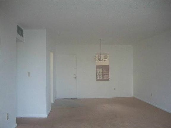 3rd image of 2800 Somerset Dr APT 206J