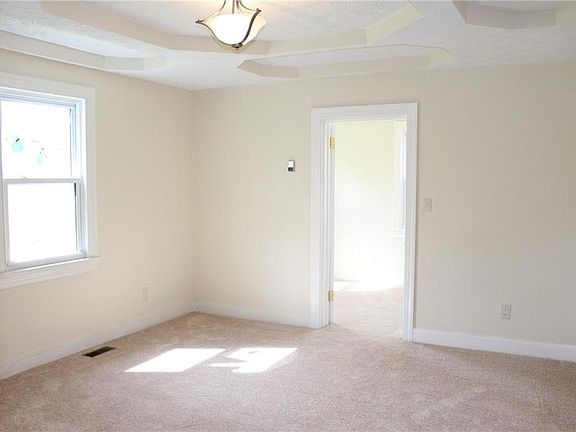Living room with decorative ceiling