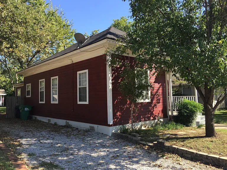 1614 Bolivar St — Photo 2