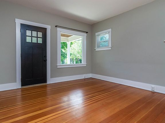 3rd image of 923 E Herbert Ave