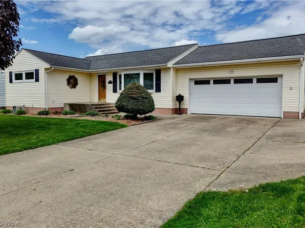 1328 Canoe Ln, Coshocton, OH 43812