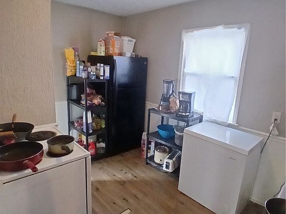 4th image of 852 Marmion Ave