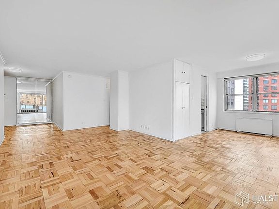 4th image of 300 E 40th St #18BB