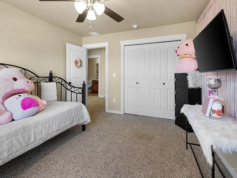12805 W Berghan St — Photo 33