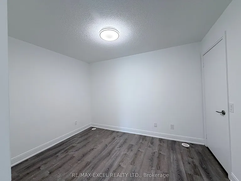 310 Village Green Sq #35 — Photo 10