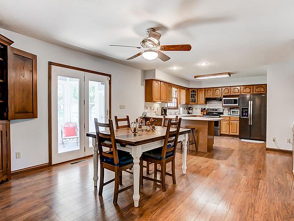 3rd image of 255 Victoria Pl