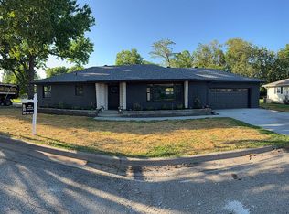 710 W 30th St, Higginsville, MO 64037