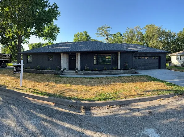 710 W 30th St, Higginsville, MO 64037