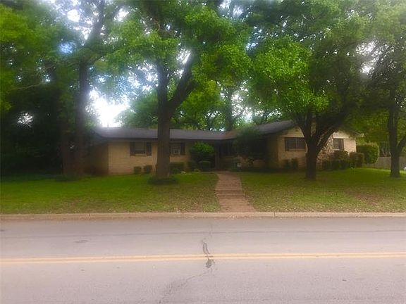 3rd image of 901 N Davis Dr