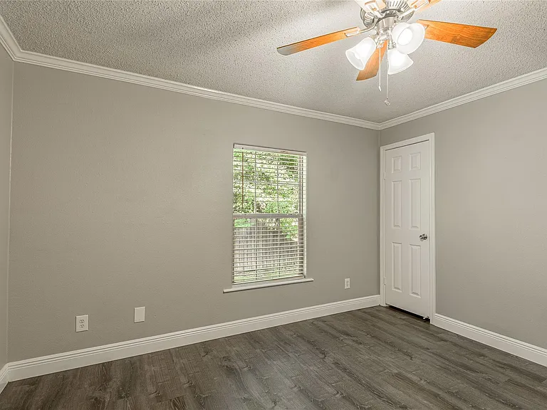 164 Varsity Dr — Photo 30