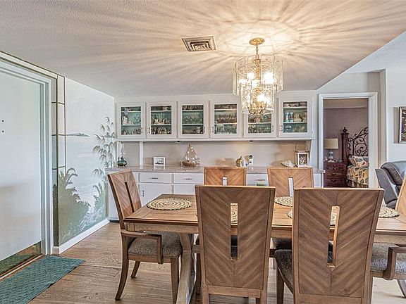 5th image of 7 Elgin Pl APT 301