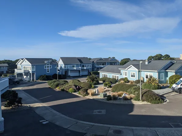 1337 Village Loop, Bandon, OR 97411