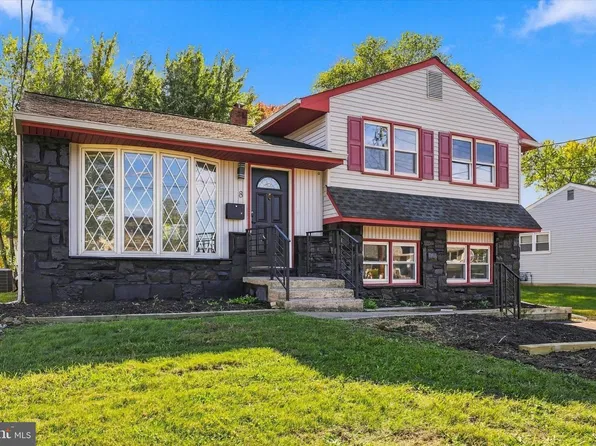 8 Great Oak Rd, Voorhees, NJ 08043