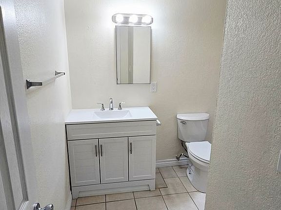 5th image of 9433 Mills Ave #1