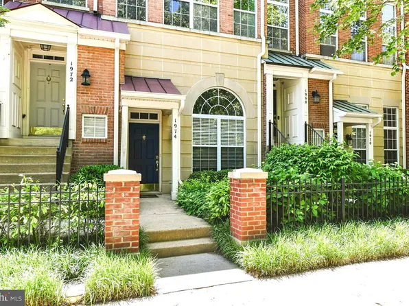 1974 Crescent Park Dr #18A, Reston, VA 20190