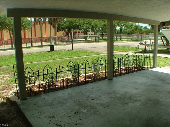 3rd image of 806 Camellia Dr