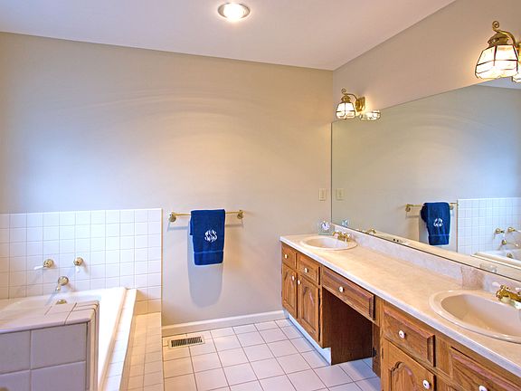 5th image of 13615 River Valley Ct