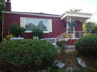 913 N 89th St, Seattle, WA 98103