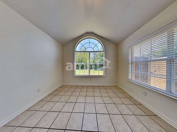 5th image of 2144 Glenn Ln