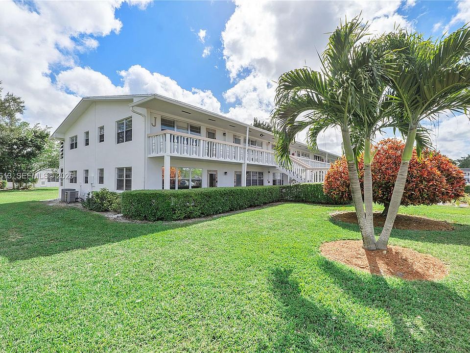 1st image of 143 Oakridge Cir #143-J