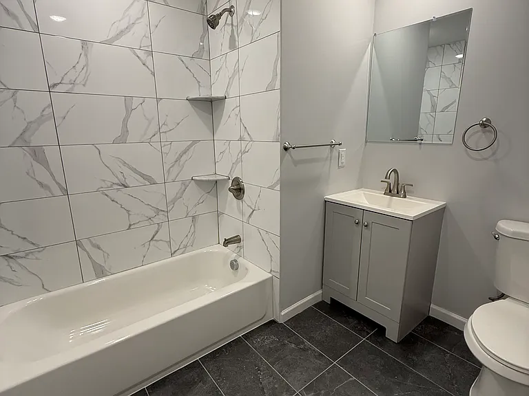 207 Redwood Ave #301 — Photo 16
