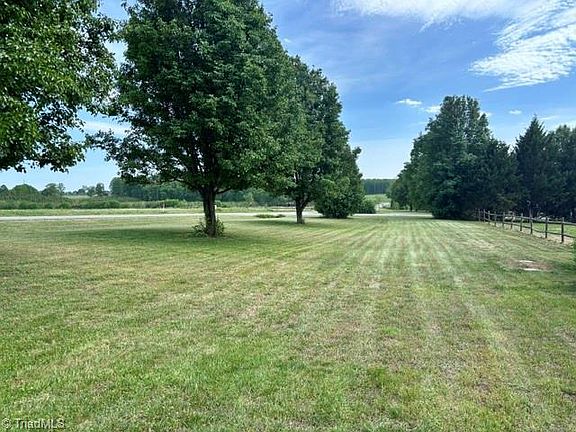 3rd image of 1677 Jennings Rd