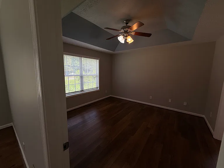 2146 Laird Rd — Photo 3