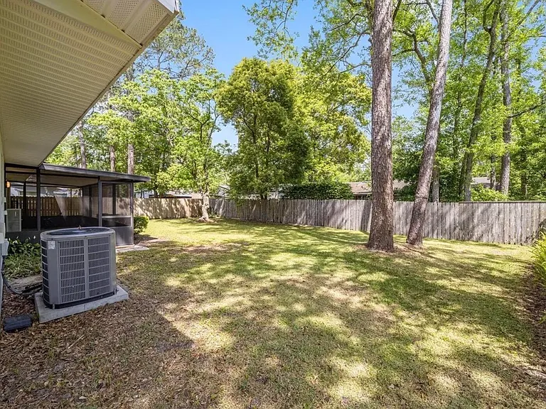 2230 NW 42nd Ave — Photo 13