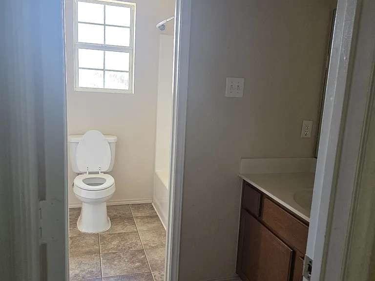 3406 Regency Ct — Photo 7