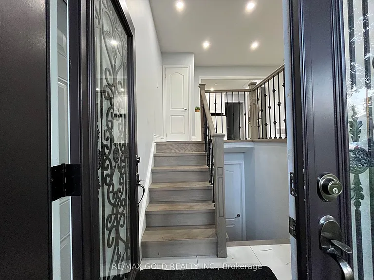 30 Moynes Ave — Photo 4