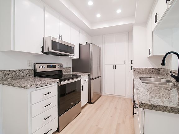 Upgraded kitchen & appliances