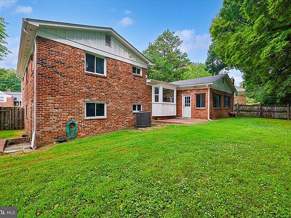5th image of 9215 Bardon Rd