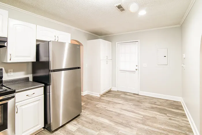 305 Laurel Ave — Photo 5