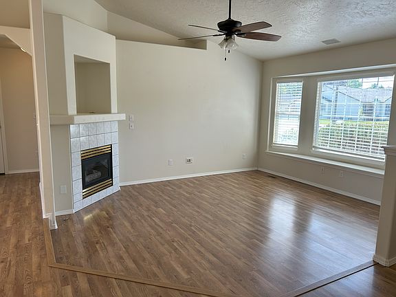 3rd image of 820 W Woodbury Dr