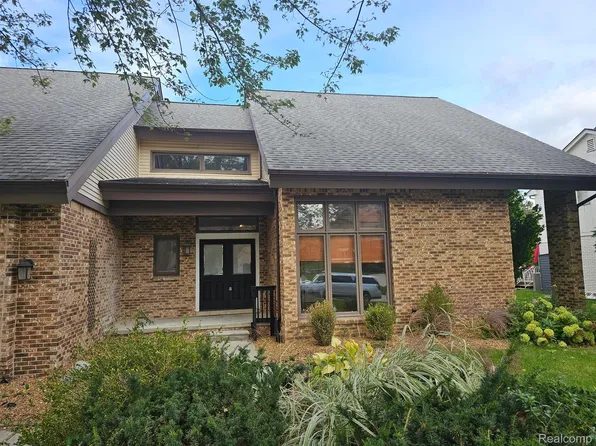 31280 Country Ridge Cir, Farmington Hills, MI 48331