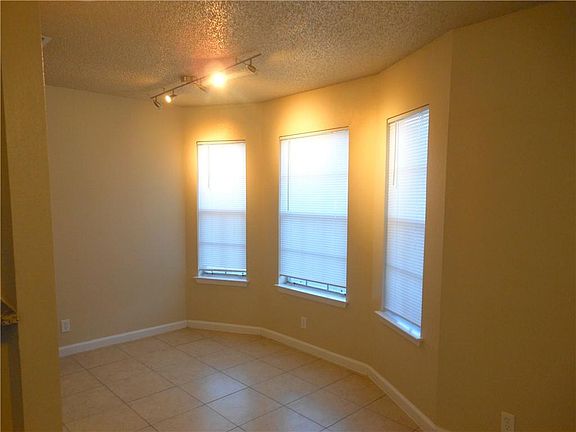 4th image of 2010 Kirksey Dr #A