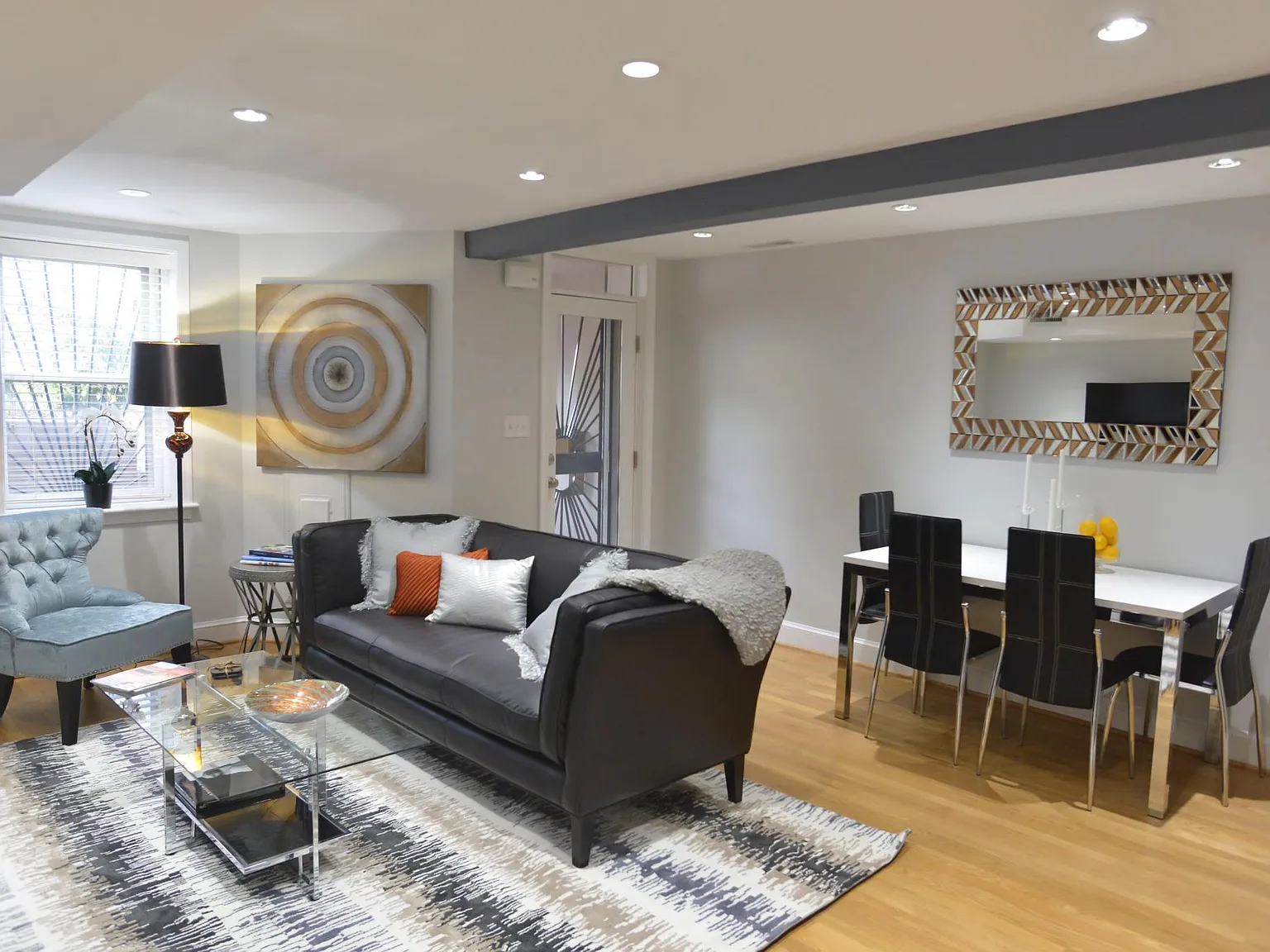 2 bed, 1000 sqft, $4,400 — Photo 1