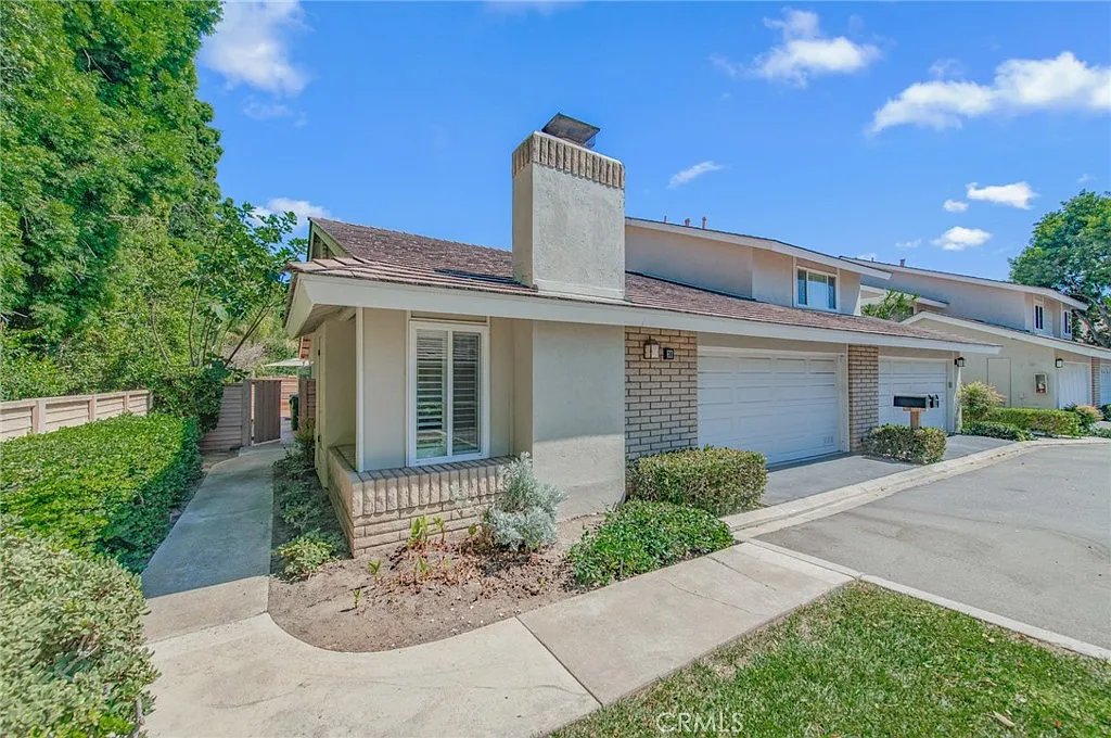 2 bed, 1105 sqft, $4,200 — Photo 3