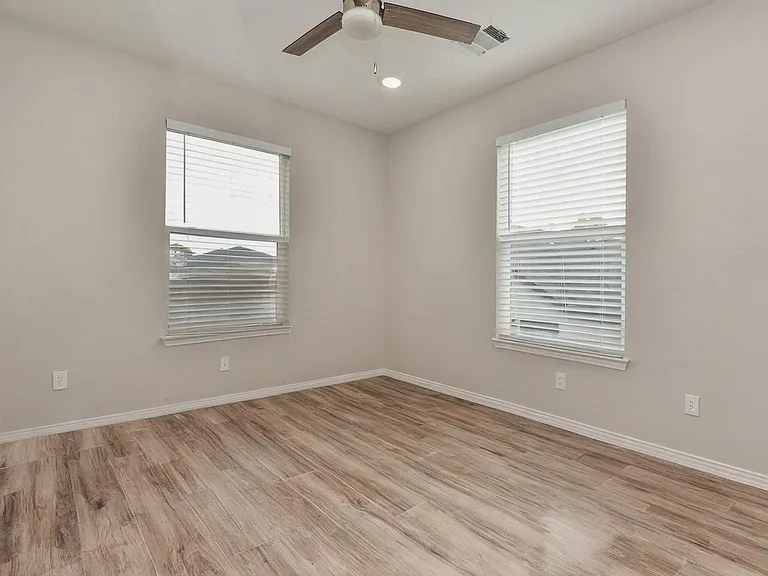 5615 Barremore St #B — Photo 3