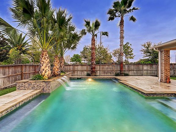 Lovely pool with waterfall, long enough to swim laps.