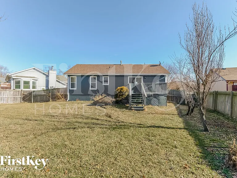 704 York Dr — Photo 15